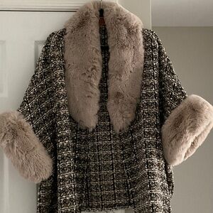 Chic Tweed Coat with Faux Fur Trim